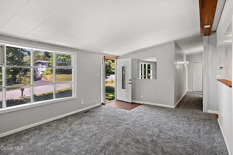 4th image of 4 Hillcrest Avenue
