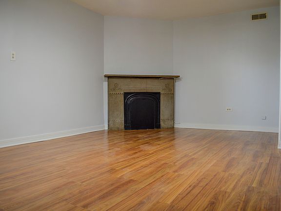 5th image of 3311 S Calumet Ave