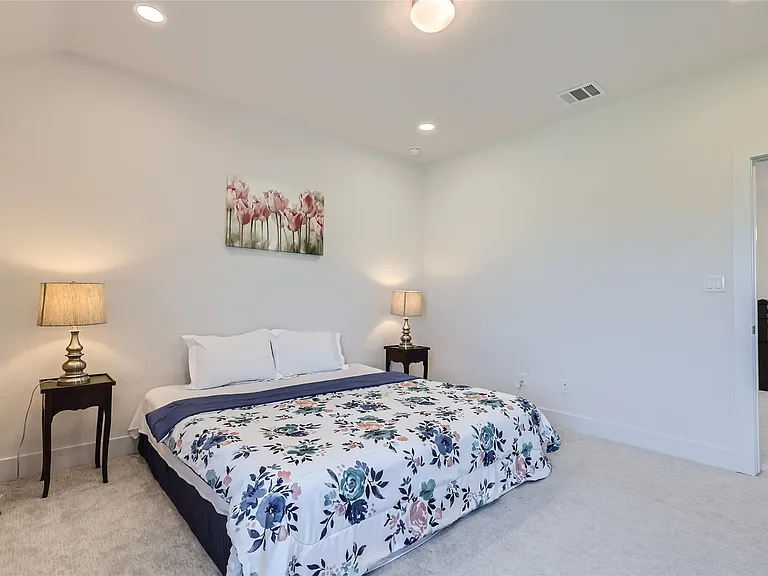 704 Palamos Dr — Photo 28