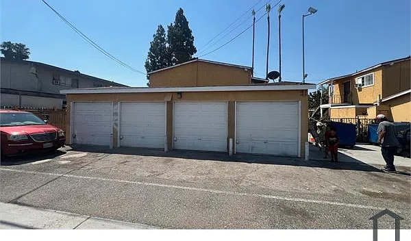 401 W Valencia Dr — Photo 1