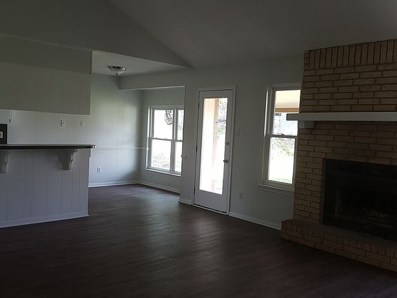 2nd image of 225 Spur Dr