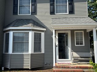 32 Village Ct, Bound Brook, NJ 08805