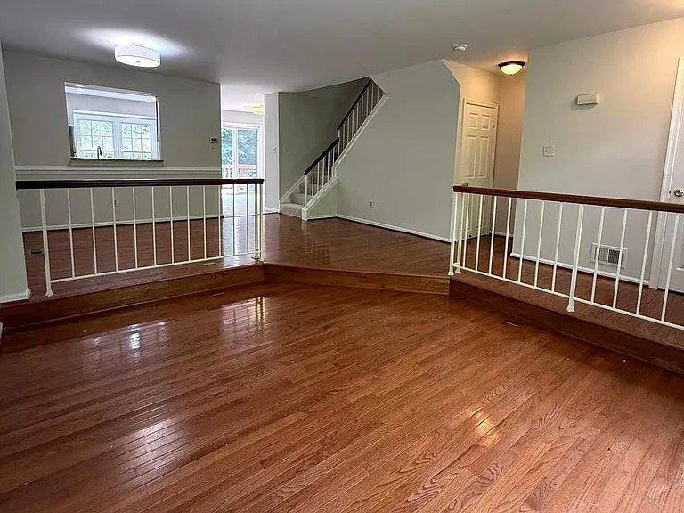 8442 Springfield Oaks Dr — Photo 2