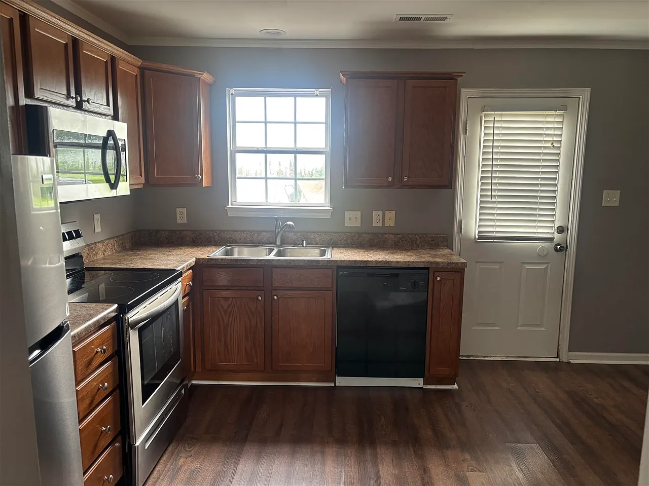 2 bed, 1080 sqft, $1,200 — Photo 3