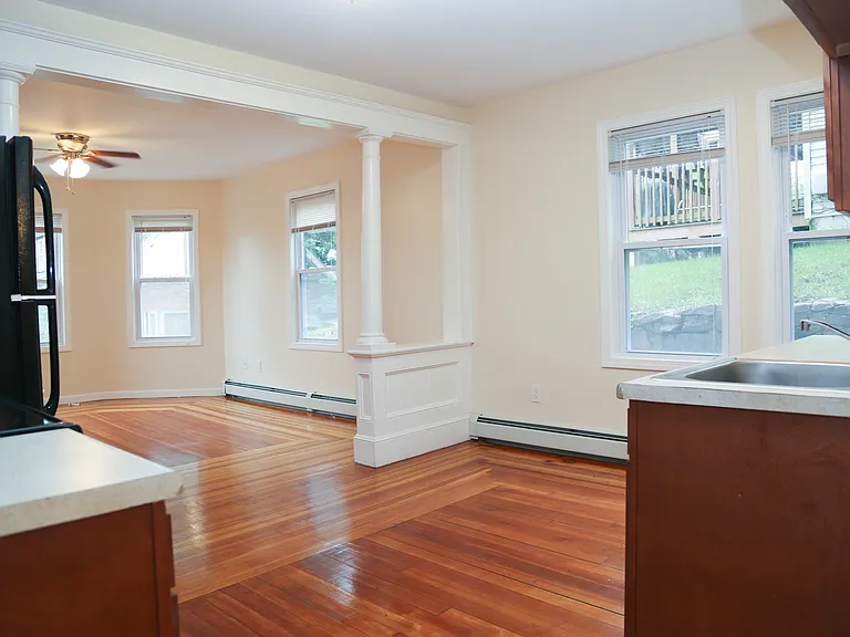 27 Watson St #2 — Photo 3