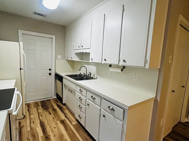 3760 Gatewood Dr — Photo 8