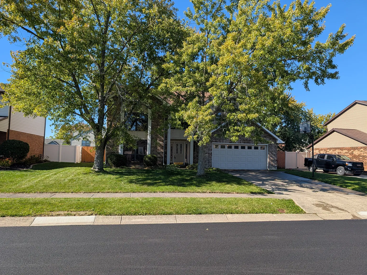 3 bed, 2.5 bath, 2372 sqft, $2,200 — Photo 1