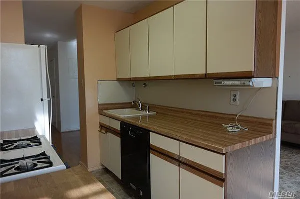 Sold by Prime Realty | media 25