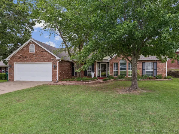 3819 S Rolling Oaks Dr, Tulsa, OK 74107