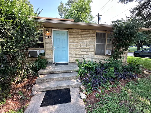 613 Oakland St Photo 1