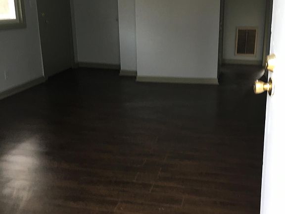 3rd image of 310 Horseman Dr