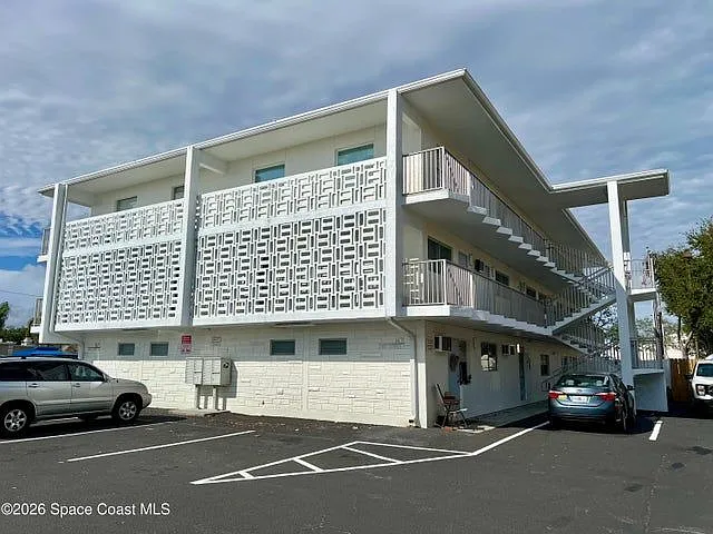 1 bed, 1.0 bath, 400 sqft, $950 — Photo 2