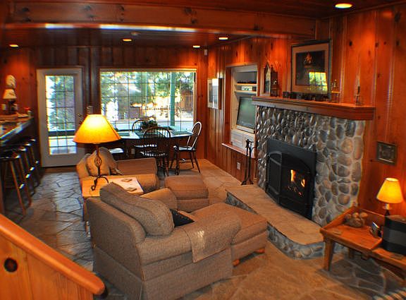 Living Room - Gas Fireplace