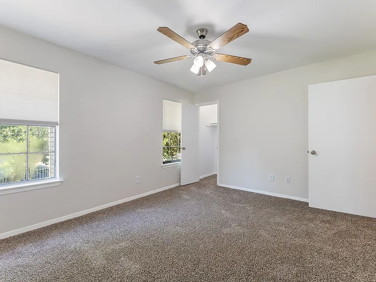210 W Lake Dr — Photo 13