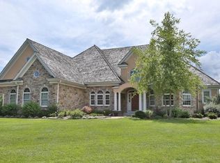 111 W Ravine Ct, Mequon, WI 53092