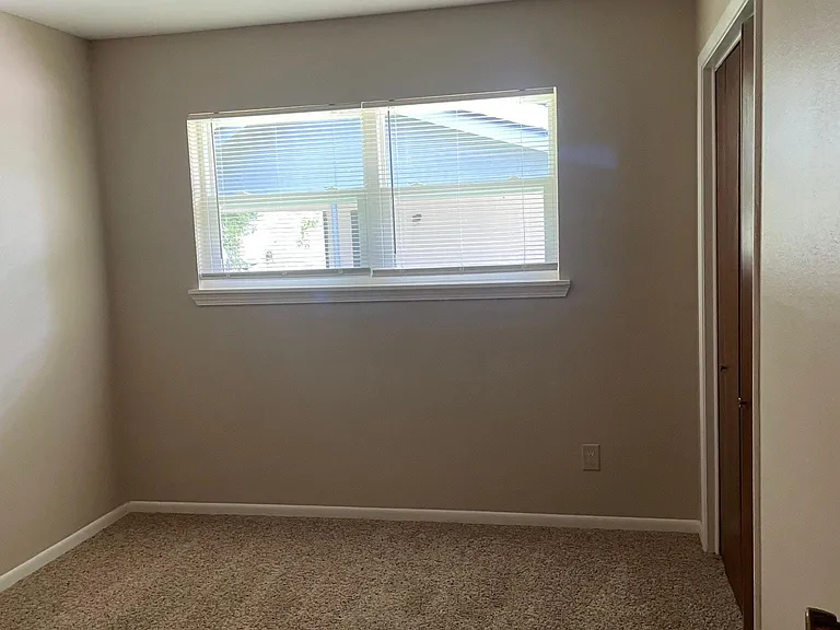 109 Glenwood St — Photo 11