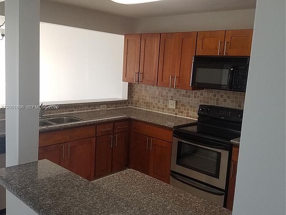 3rd image of 310 Racquet Club Rd APT 204