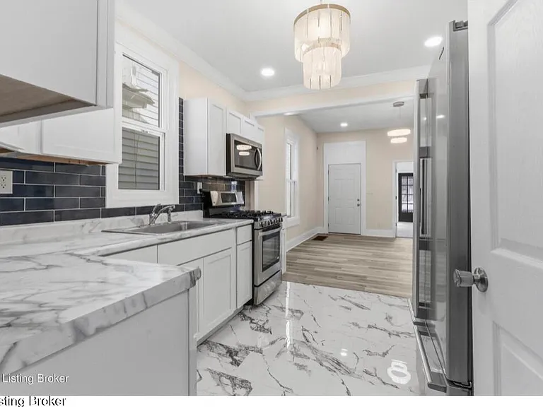 2205 Bolling Ave — Photo 4