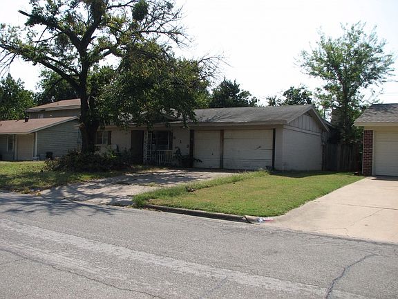 3rd image of 613 W Mills Dr