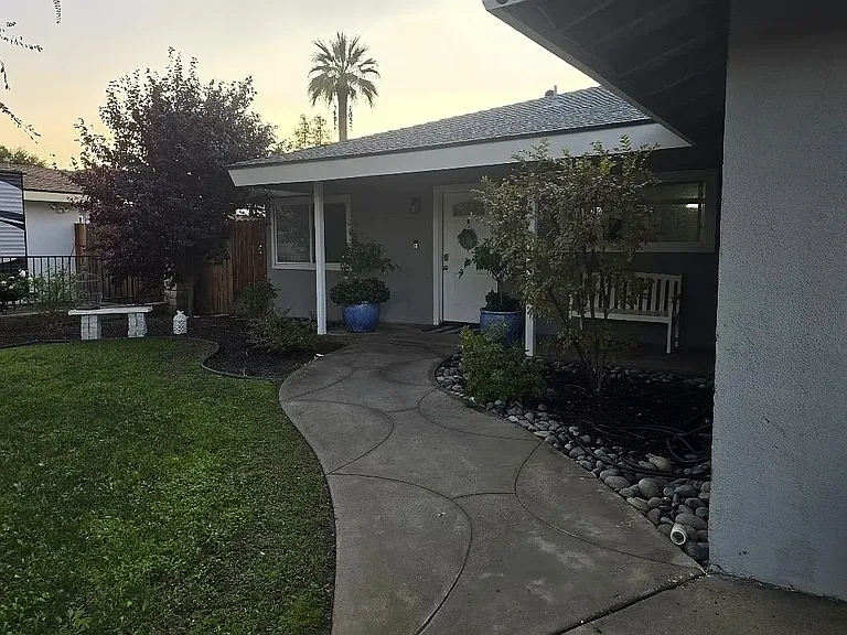 6101 Mohawk St — Photo 2