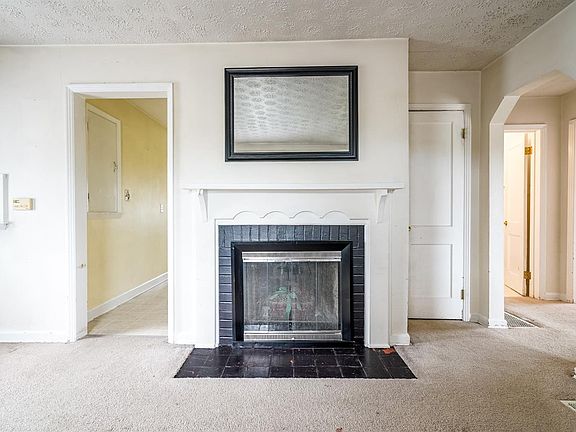 5th image of 2421 Roosevelt Blvd