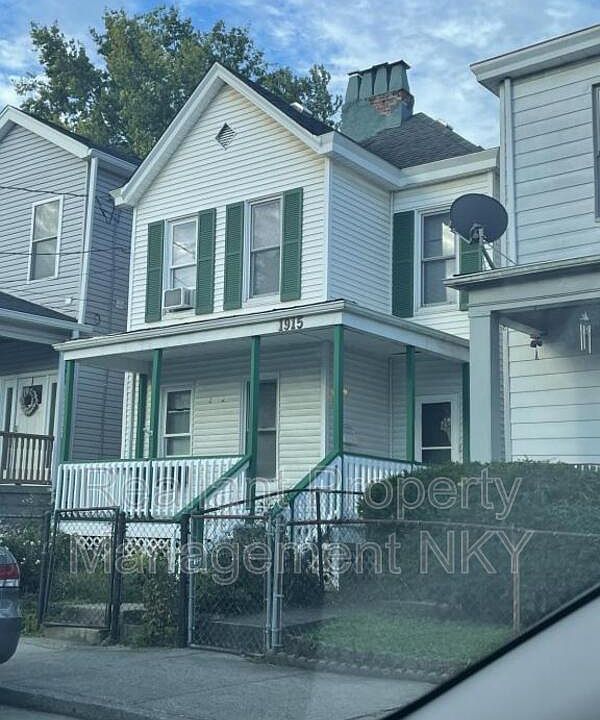 2nd image of 1915 Denver St