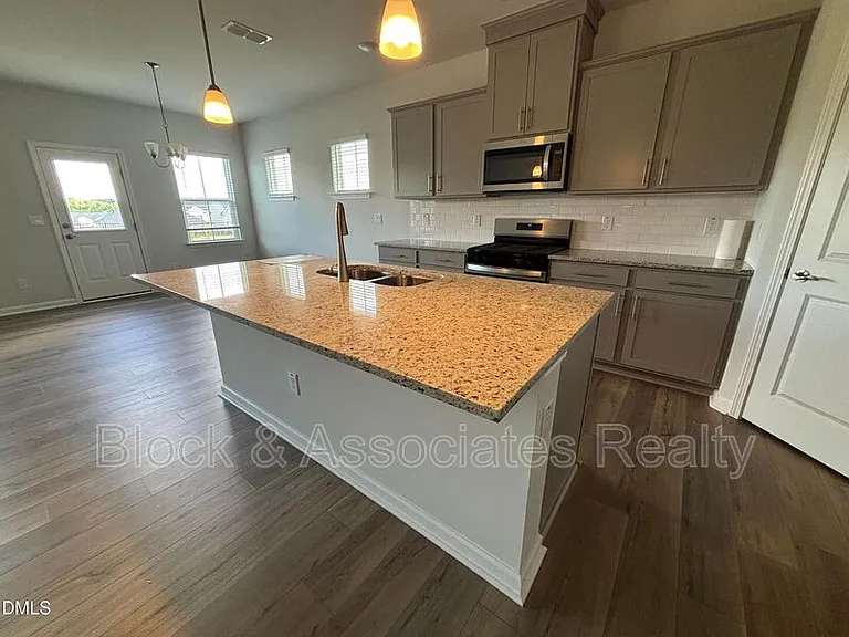 3230 Pelican Ln — Photo 10