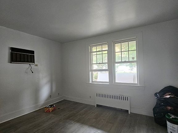 2nd image of 306 Edwards Pl #1