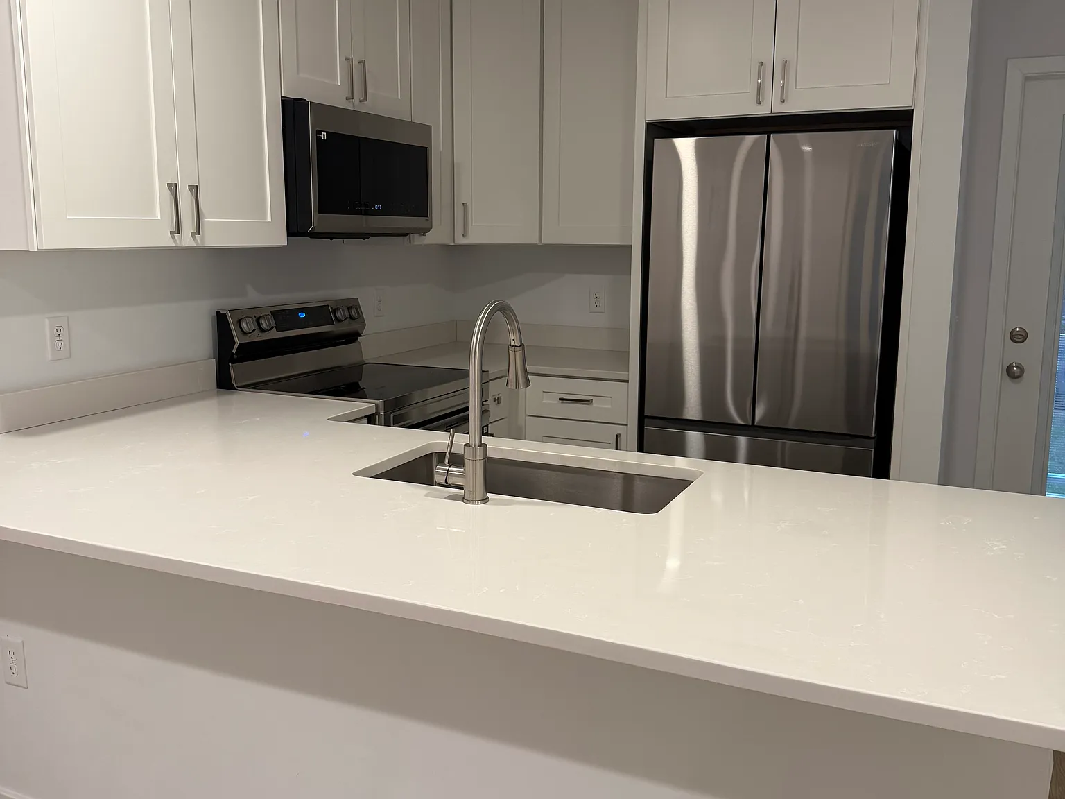 4 bed, 1584 sqft, $4,400 — Photo 3