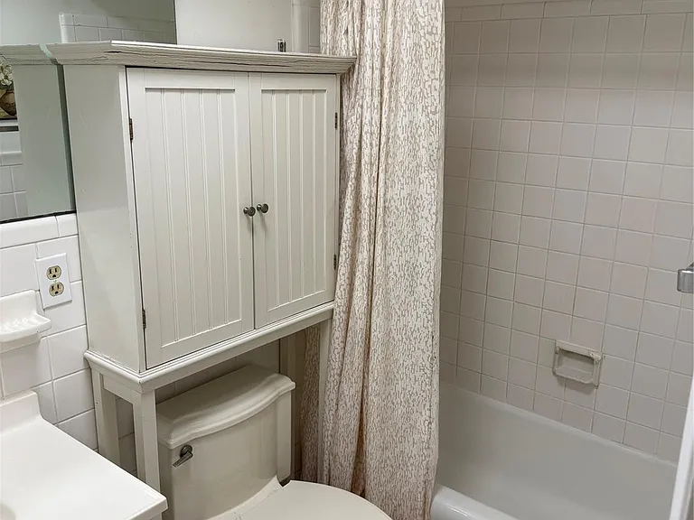 2841 NE 32nd St #2 — Photo 14