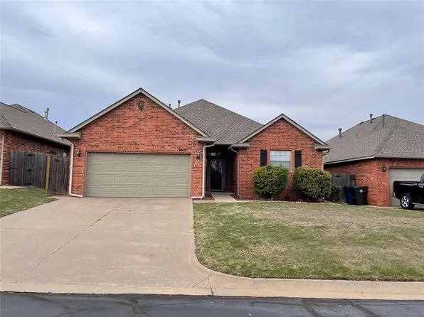 9617 Montclaire Dr, Midwest City, OK 73130