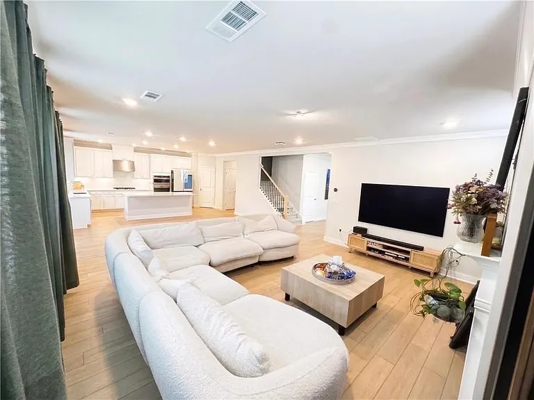 830 Elderberry Ct — Photo 2