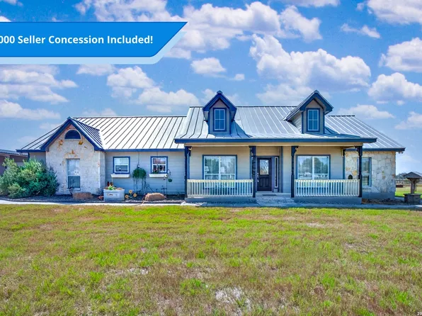 247 S Palo Alto Dr, Floresville, TX 78114