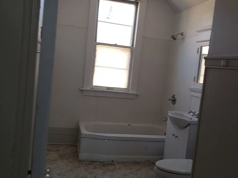 2432 W Concordia Ave — Photo 6