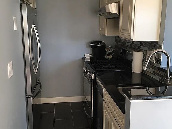 5th image of 402 Carhart Ct