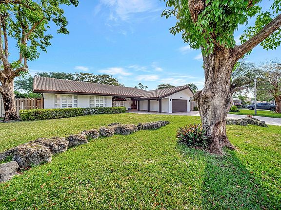 4th image of 10253 NW 17th Street