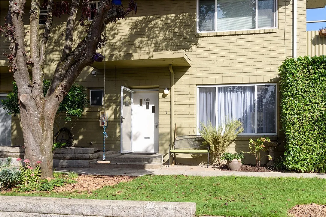 4707 40th Avenue NE #4812 photo 1