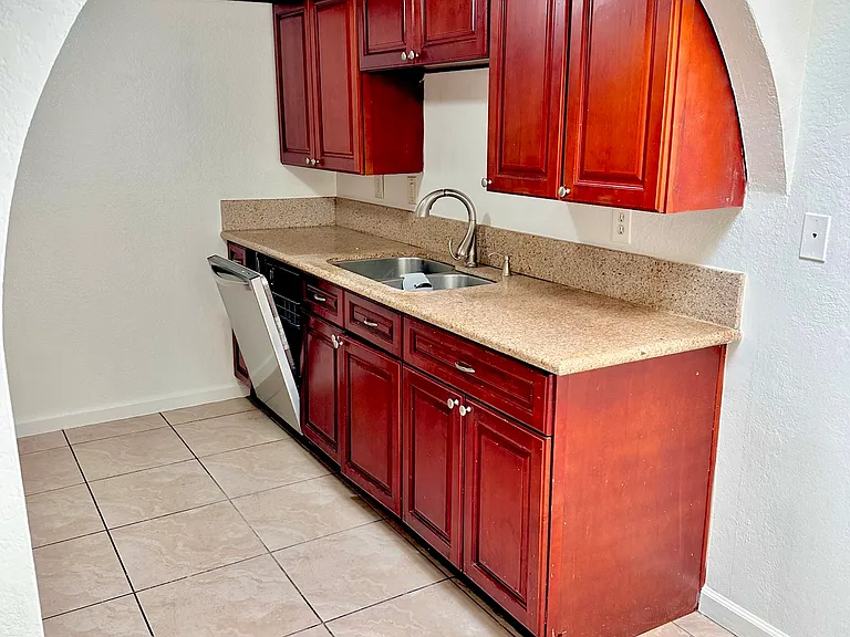 220 Oswego Ave #6 — Photo 5