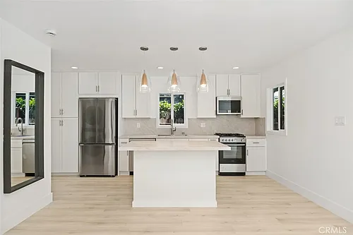 23 Rose Ave Photo 1