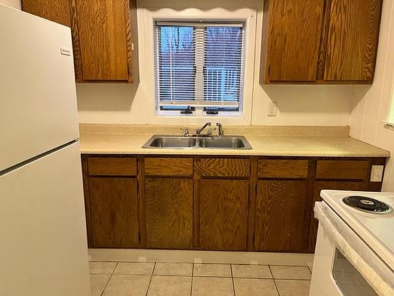 2nd image of 72 Pratt Ave #1