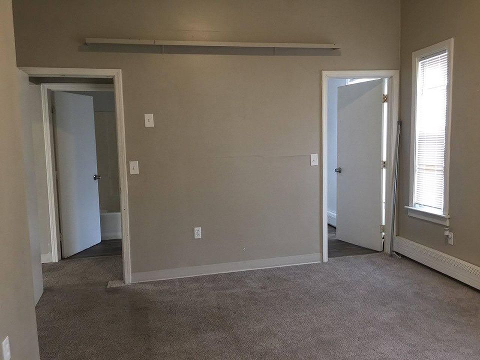 1st image of 410 Dubuque St #3