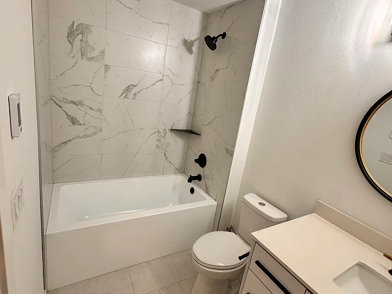 2344 Franklin Ave E — Photo 11