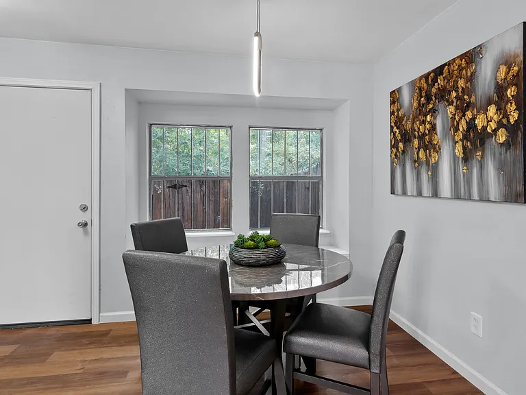 212 Creek Cove Dr — Photo 5