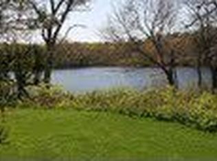 17 Beaver Lake Ct #17, Westhampton, NY 11977