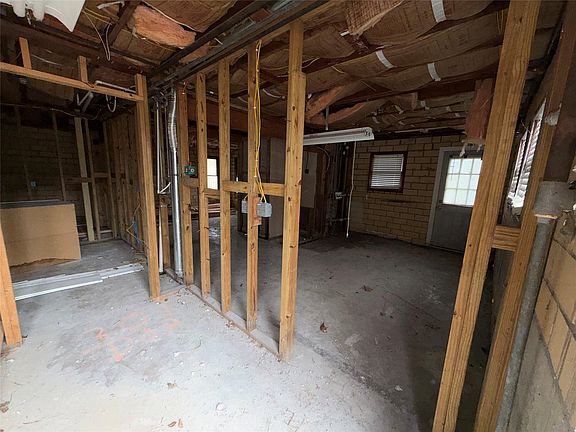 5th image of 611 Mathis St