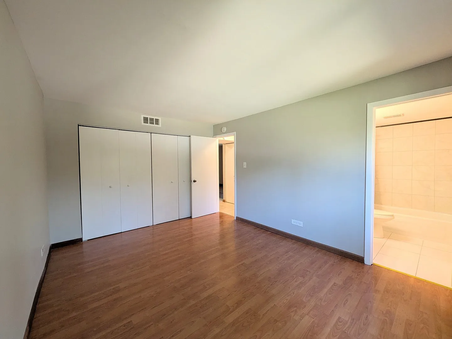 2 bed, 1200 sqft, $1,750 — Photo 4