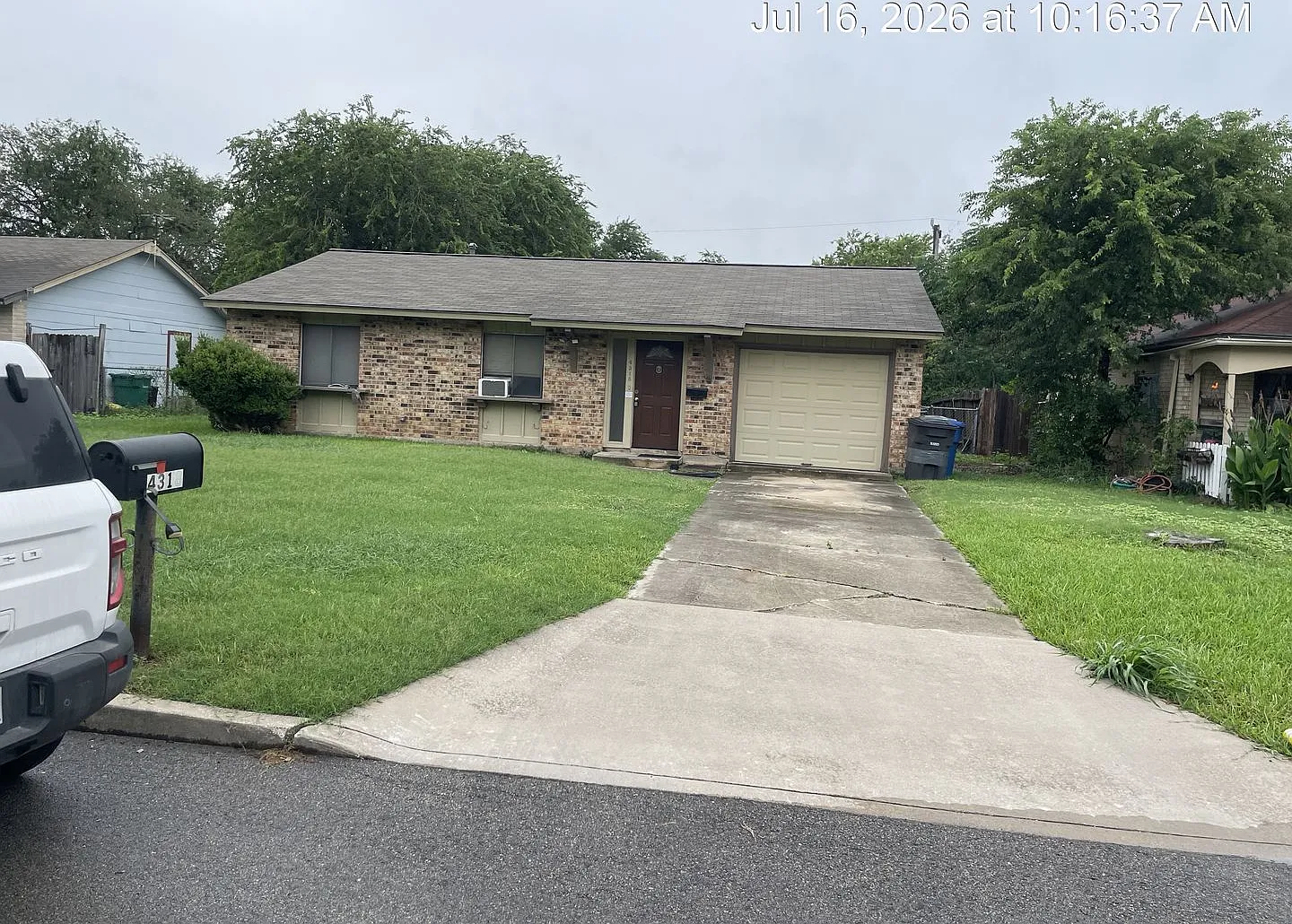 3 Bedroom/1 Bath Garden Court East — Photo 1