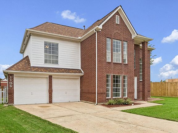 3rd image of 1105 Camelot Ln