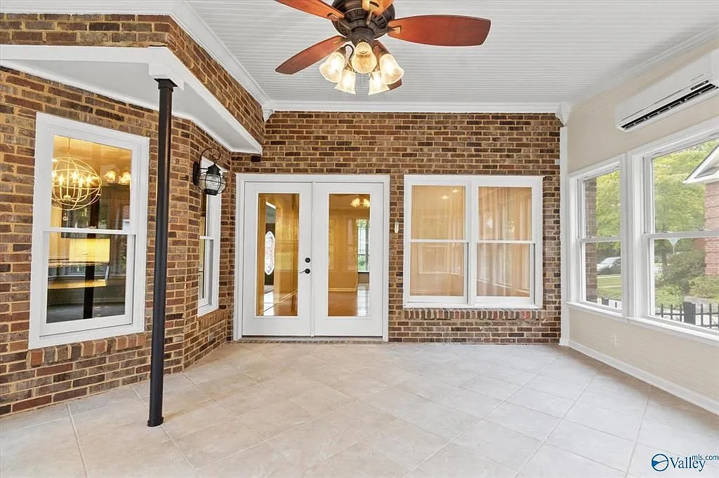 4 bed, 2.5 bath, 2880 sqft, $3,150 — Photo 4