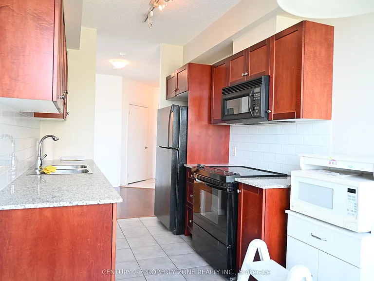 1359 Rathburn Rd E #405 — Photo 10